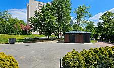 Wiata śmietnikowa zamiast zieleni. Mieszkańcy przegrali z zarządem spółdzielni