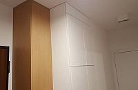 Szafa na wymiar do przedpokoju - jak zaprojektować maksymalną pojemność na małej przestrzeni?