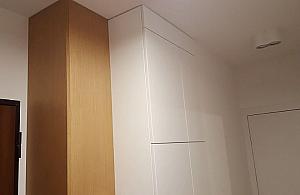 Szafa na wymiar do przedpokoju - jak zaprojektować maksymalną pojemność na małej przestrzeni?