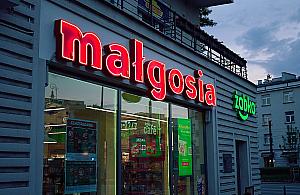 Historyczny neon "Magosia" znw zdobi plac Wilsona