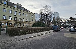 Brakuje miejsc parkingowych przy przychodni