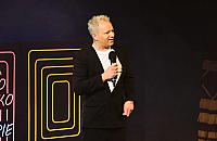 Maciej Stuhr na scenie Komedii. "Mam to wszystko w standupie!"