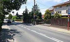 Ten chodnik to symbol Białołęki. Na co czekają władze dzielnicy i ZDM?