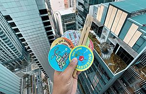 Jak skutecznie promować się w Warszawie za pomocą naklejek reklamowych