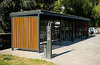 Rowerowe projekty na Bemowie. Będą nowe stojaki, wiata i podnóżki