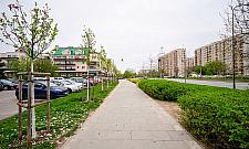 Rowery i hulajnogi na chodniku. Radny domaga się działań