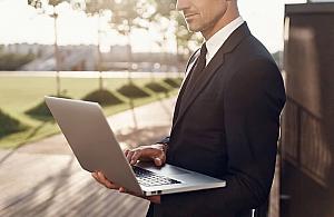 Czym wyróżniają się laptopy biznesowe i dlaczego są warte inwestycji?