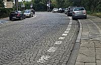 Ulica Krajewskiego w fatalnym stanie. Brakuje też zieleni