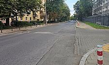 Ulica Krajewskiego w fatalnym stanie. Brakuje też zieleni