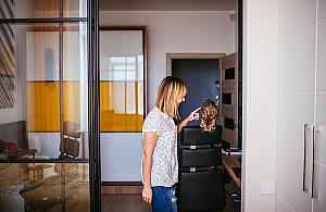 Przewodnik po ukrytych drzwiach w Warszawie: Nowoczesne rozwiązania dla minimalistycznych wnętrz