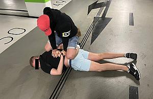 Banda oszustów zatrzymana. Broń i narkotyki w rękach policji