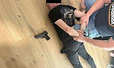 Banda oszustów zatrzymana. Broń i narkotyki w rękach policji