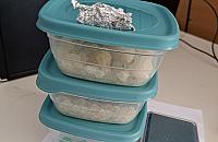 Wyrzucił narkotyki na widok policji. W mieszkaniu miał ich znacznie więcej