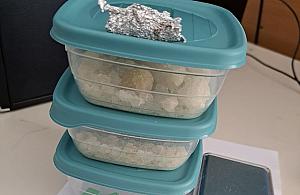 Wyrzucił narkotyki na widok policji. W mieszkaniu miał ich znacznie więcej