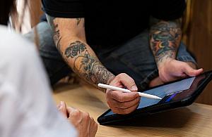 Poradnik: Jak wygląda proces usuwania tatuażu w Warszawie