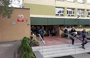 Duchota w sali gimnastycznej. Na rolety burmistrza nie stać