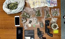 Handlował narkotykami, miał broń bez pozwolenia. Prokurator był wyrozumiały