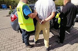 Policjanci zatrzymali agresora z autobusu