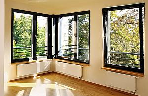 Okna aluminiowe czy PCV? 5 kluczowych różnic, które ułatwią decyzję