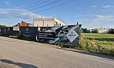 Toną w błocie. Domagają się normalnej ulicy z chodnikami