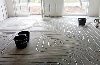 Krok po kroku: jak wygląda proces frezowania wylewki pod ogrzewanie podłogowe