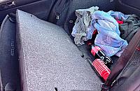 Jechał po narkotykach i przewoził kobietę w bagażniku