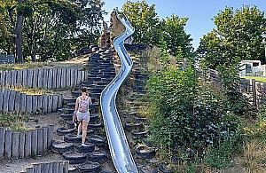 Nowa atrakcja na Bielanach. W parku Herberta stanie ogromna zjeżdżalnia