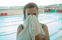 Co ubrać po wyjściu z wody, aby zachować ciepło i wygodę?