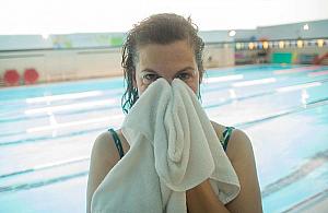 Co ubrać po wyjściu z wody, aby zachować ciepło i wygodę?