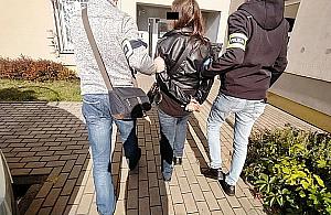 Policyjny nalot na Pradze: zatrzymano dilera, jego pomocnika i klientów