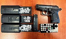 Policyjny nalot na Pradze: zatrzymano dilera, jego pomocnika i klientów