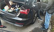 Policyjny nalot na Pradze: zatrzymano dilera, jego pomocnika i klientów