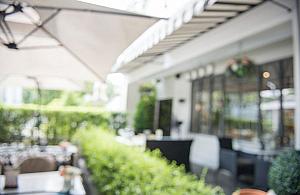 Jak wybrać idealne markizy tarasowe w Warszawie: przewodnik po różnych modelach i solidnych rozwiązaniach