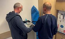 Oszust zatrzymany po wyłudzeniu 9 tysięcy i biżuterii