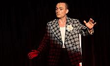 Opowieść o Adolfie Dymszy i znaczeniu śmiechu w trudnych czasach