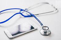 Pacjentka dusiła lekarza stetoskopem