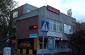 Drażniące wyświetlacze na Żoliborzu. Radna prosi, żeby je wyłączyć