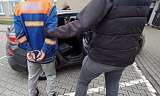 Policja rozbiła gang złodziei samochodów. Zatrzymano osiem osób