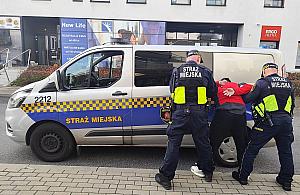 Groził pobiciem i podpaleniem mieszkania. Interweniowała straż miejska