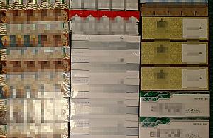 Nielegalne papierosy na targowisku. Policjanci przechwycili kontrabandę