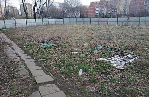 Łączka wciąż za płotem. Zielony teren jest bezużyteczny