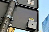 Tajemnicza kamera na znaku drogowym w Śródmieściu