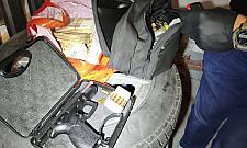 Skuteczna akcja policji. Broń, narkotyki i milion w gotówce