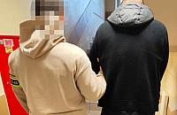 Mężczyzna groził pracownikom i ukradł pieniądze