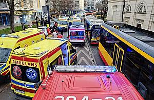 Zderzenie tramwaju z autobusem w alei Solidarności