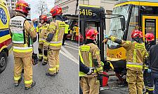 Zderzenie tramwajów z autobusem w alei Solidarności
