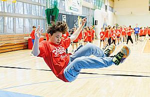 Mnóstwo dzieci w Nieporęcie. Odwiedzi je gwiazda sportu