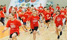 Mnóstwo dzieci w Nieporęcie. Odwiedzi je gwiazda sportu