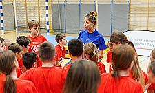 Mnóstwo dzieci w Nieporęcie. Odwiedzi je gwiazda sportu