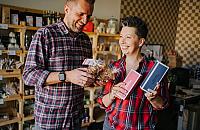 Zestawy prezentowe szyte na miarę - jak Owsiana Manufaktura wspiera rynek upominków firmowych